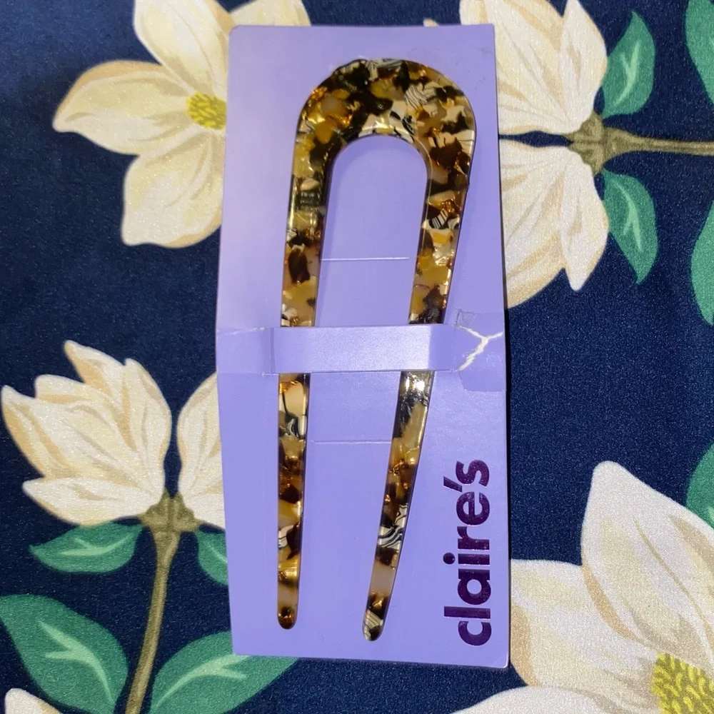 CLAIRES U SHAPED HAIR PIN